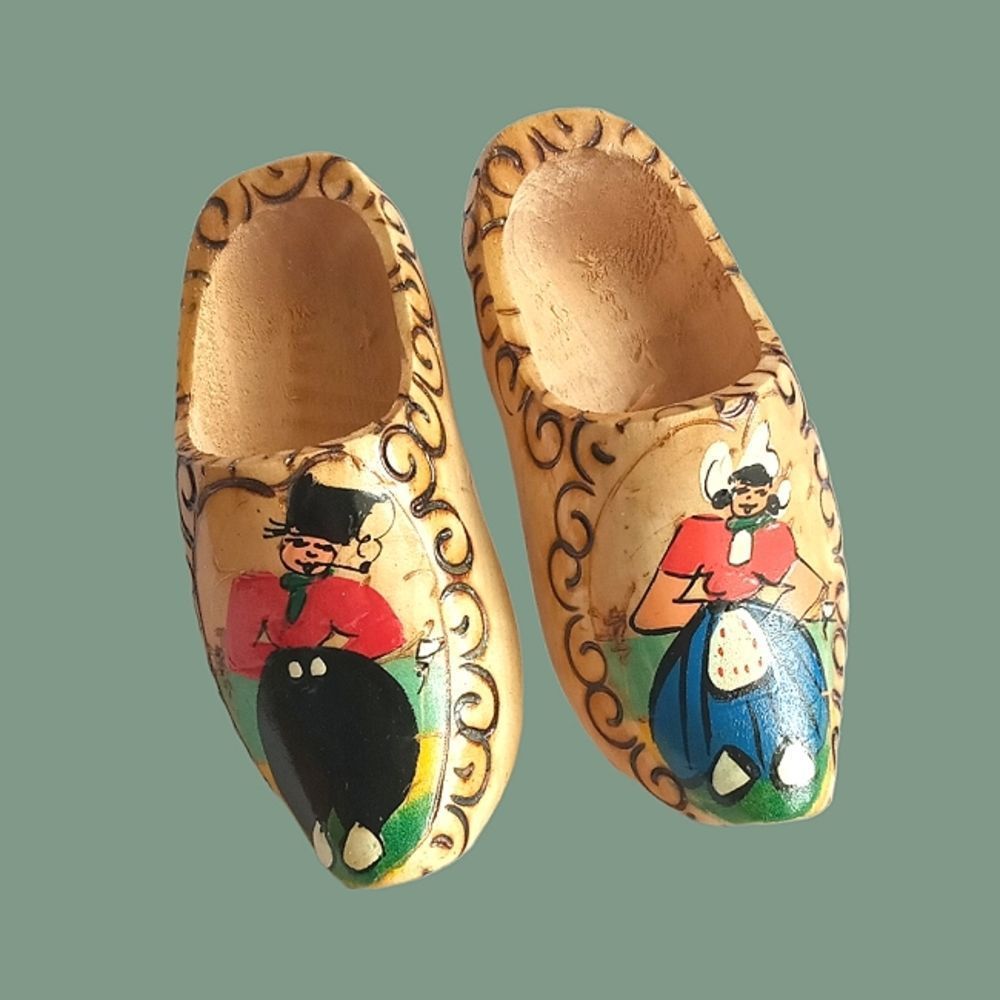 Vintage Wooden Holland Dutch Wall Hanging Decorative Shoe's